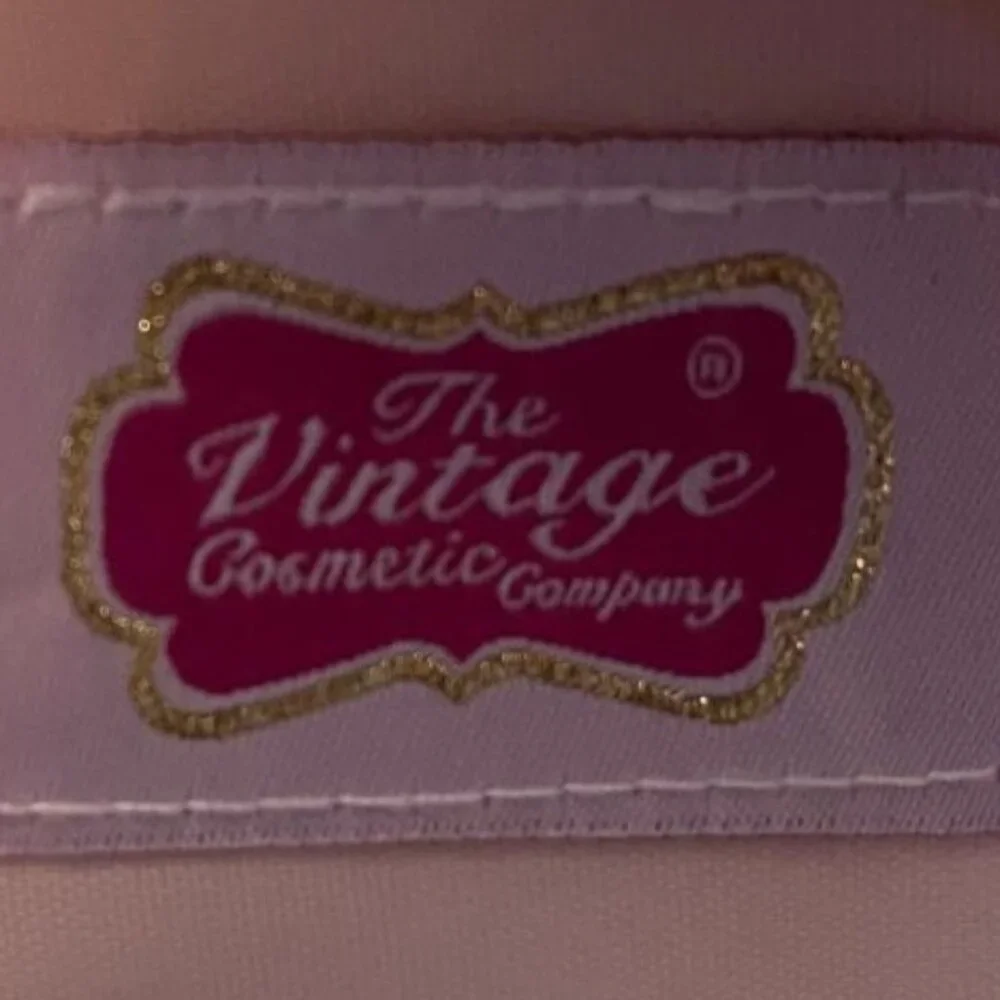 NWT ~ THE VINTAGE COSMETIC CO PINK RED LIP COSMETIC MAKE - UP TRAVEL BAG / CASE